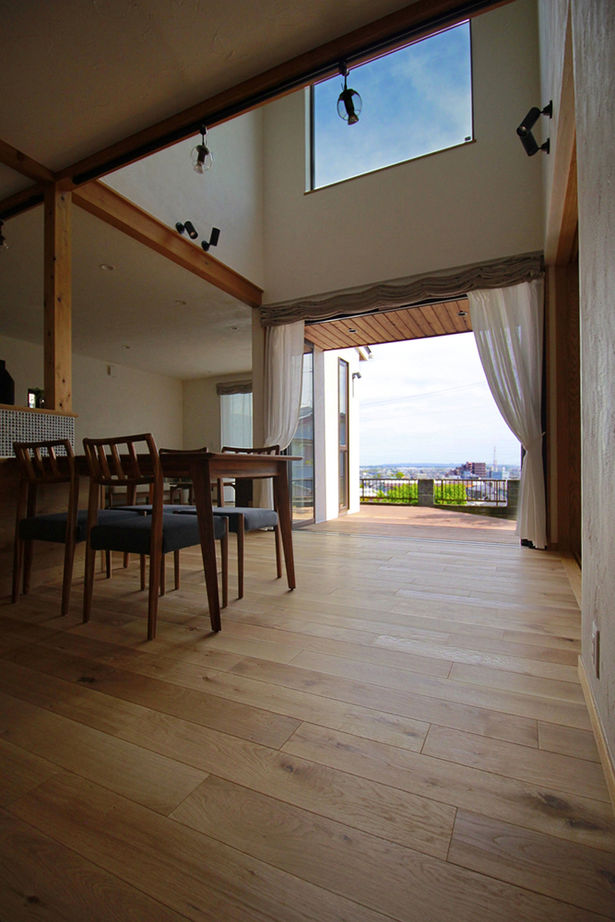 アイジースタイルハウス 【ハイグレード×自然素材】借景に季節を感じる、外と緩やかにつながる家。「空と緑に心癒される毎日です」の建築実例画像5