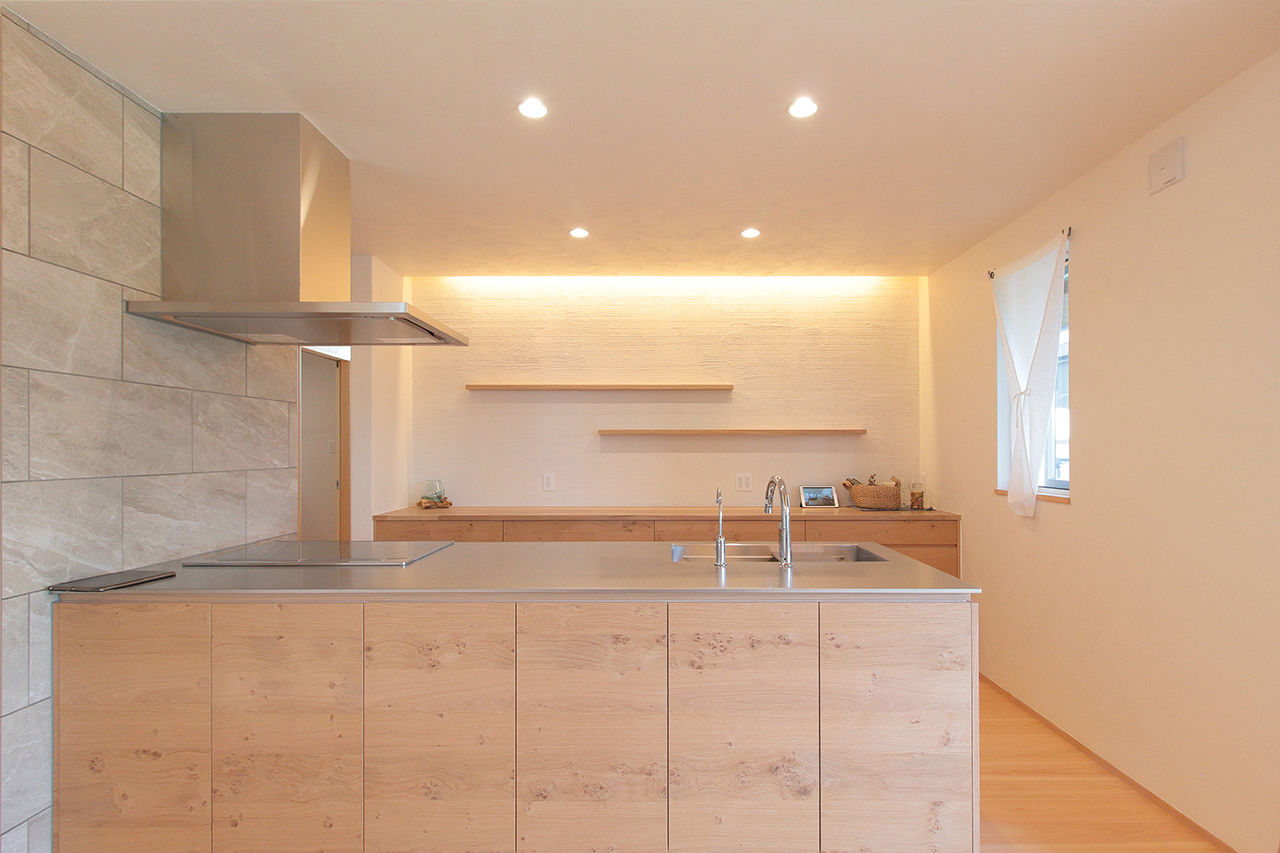 アイジースタイルハウス 【平屋風×和モダン】緑と暮らす平屋風2階建て。大屋根に天井格子、職人の技が息づく作品のような一邸の建築実例画像5