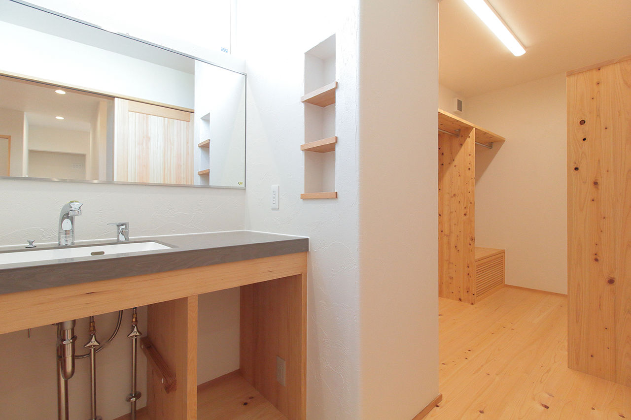 アイジースタイルハウス 【平屋風×和モダン】緑と暮らす平屋風2階建て。大屋根に天井格子、職人の技が息づく作品のような一邸の建築実例画像10