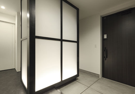 エイベルホーム 【ビルトインガレージ｜バルコニー｜3階建｜4LDK】5千冊以上を収納できる本棚。優美なシンプルモダンな邸宅の建築実例画像6