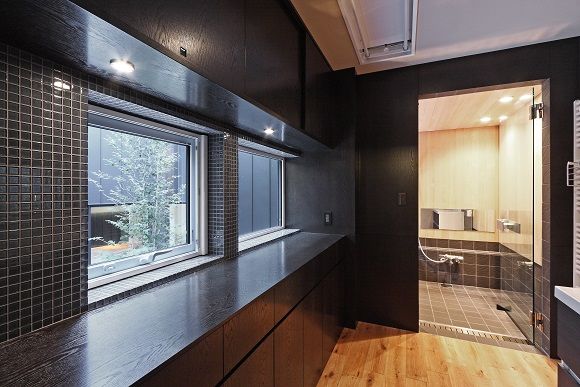 エイベルホーム 【中庭｜書斎｜造作風呂｜厳選素材｜4LDK】どこにいても光と風を感じる、中庭のあるシンプルモダンな邸宅の建築実例画像9