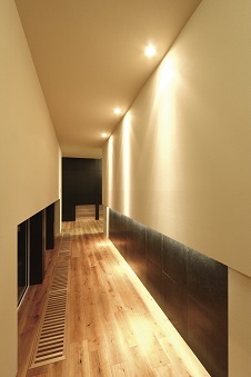 エイベルホーム 【中庭｜書斎｜造作風呂｜厳選素材｜4LDK】どこにいても光と風を感じる、中庭のあるシンプルモダンな邸宅の建築実例画像10