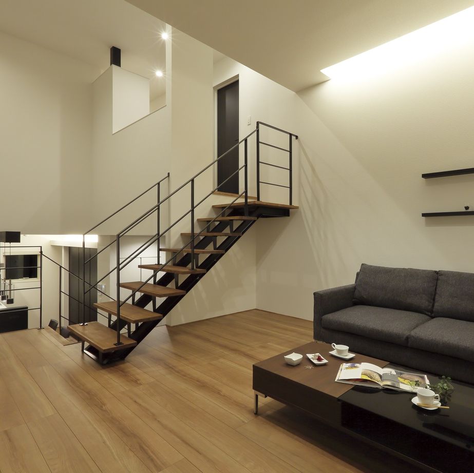 エイベルホーム 【収納豊富｜和室｜4LDK】シーンに応じた洗練の空間をスキップフロアが繋ぐシンプルモダンな邸宅の建築実例画像1