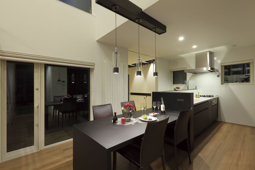 エイベルホーム 【収納豊富｜和室｜4LDK】シーンに応じた洗練の空間をスキップフロアが繋ぐシンプルモダンな邸宅の建築実例画像2