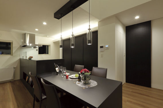 エイベルホーム 【収納豊富｜和室｜4LDK】シーンに応じた洗練の空間をスキップフロアが繋ぐシンプルモダンな邸宅の建築実例画像6