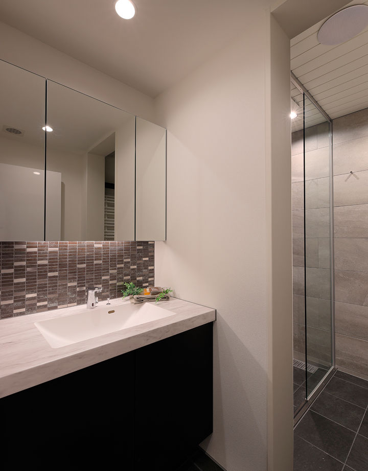 エイベルホーム 【ビルトインガレージ｜スキップフロア｜広々キッチン｜シアタールーム】ステイホームを存分に愉しめる邸宅の建築実例画像8