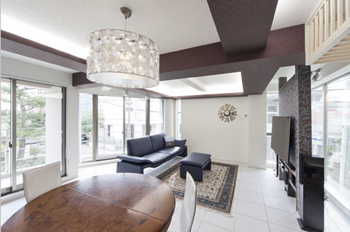 Space Labo　永冨 【ビルトインガレージ×変形地×重量鉄骨3階建】木、コンクリート、ステンレス等異素材を生かした外観にの建築実例画像3