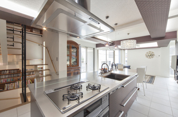 Space Labo　永冨 【ビルトインガレージ×変形地×重量鉄骨3階建】木、コンクリート、ステンレス等異素材を生かした外観にの建築実例画像5