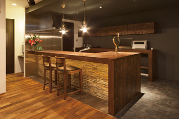 Space Labo　永冨 【中庭×吹き抜け×土間玄関】コンセプトは「大人が暮らす家」バーカウンターや座卓の和ダイニングで愉しむの建築実例画像4