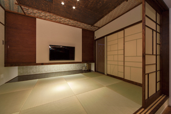 Space Labo　永冨 【中庭×吹き抜け×土間玄関】コンセプトは「大人が暮らす家」バーカウンターや座卓の和ダイニングで愉しむの建築実例画像5