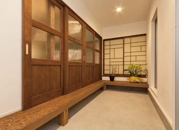 Space Labo　永冨 【中庭×吹き抜け×土間玄関】コンセプトは「大人が暮らす家」バーカウンターや座卓の和ダイニングで愉しむの建築実例画像7