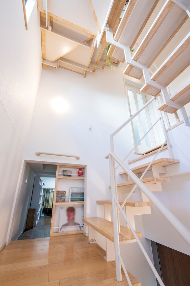 Space Labo　永冨 【1000万円台×名古屋市×3階建て】秘密の扉をあけると書斎へ。遊び心あふれる間口3.5ｍのコンパクトハウスの建築実例画像3