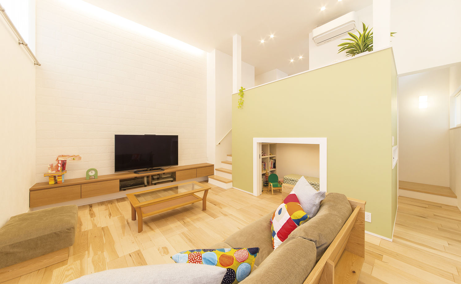 アールギャラリー(アールプランナー) 【4000万円台/3階建て/4LDK/間取り図】高低差の活用でビルトインガレージやスキップフロアを備えた3階建ての建築実例画像2