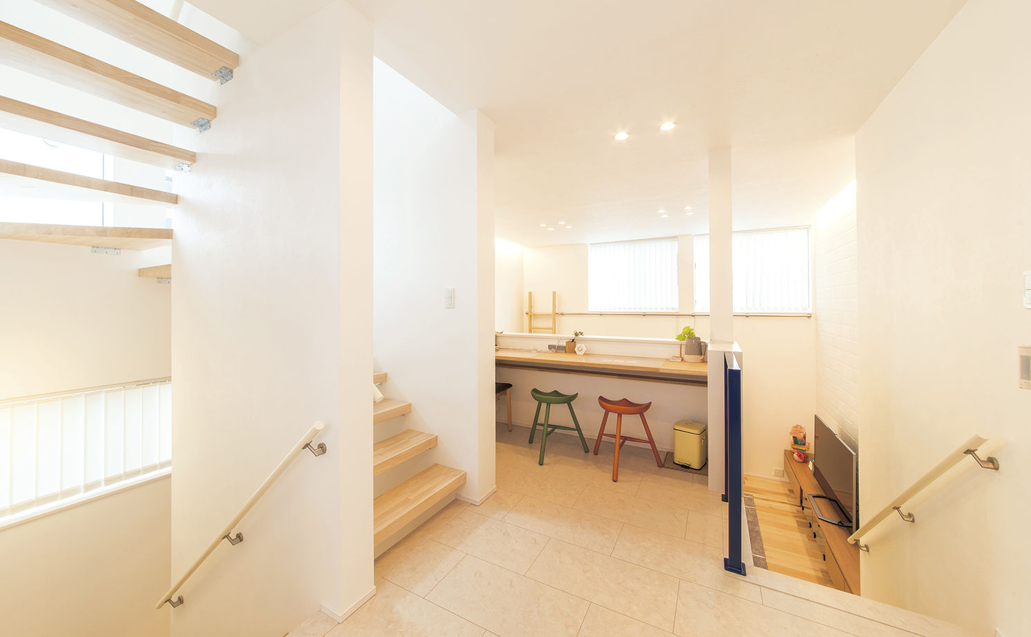 アールギャラリー(アールプランナー) 【4000万円台/3階建て/4LDK/間取り図】高低差の活用でビルトインガレージやスキップフロアを備えた3階建ての建築実例画像7