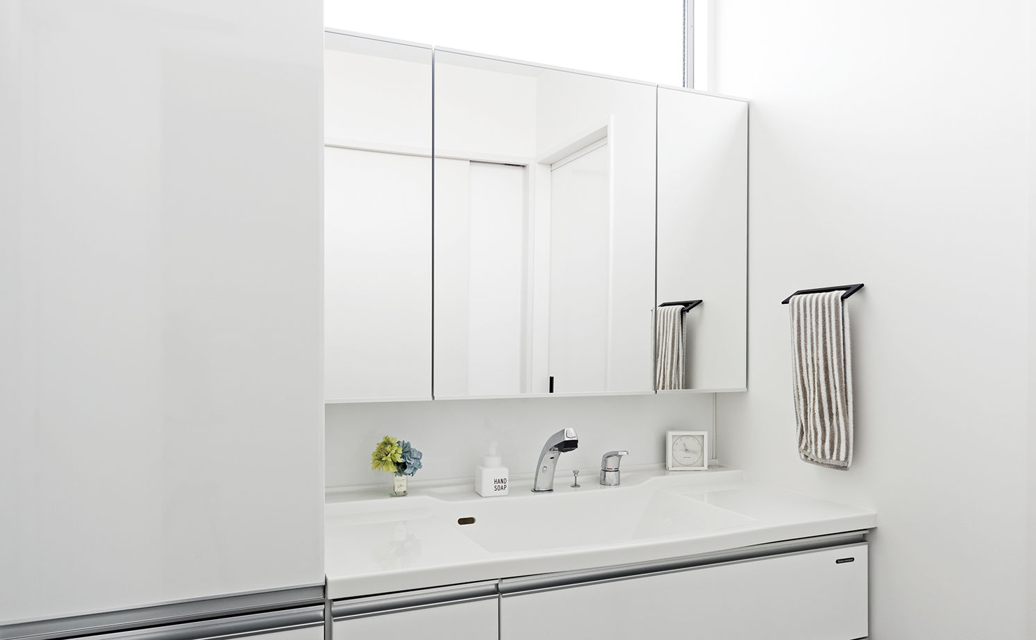 アールギャラリー(アールプランナー) 【2000万円台/30坪台/間取り有】20畳超のリビングに土間収納やロフト・中庭も。理想を叶えた家の建築実例画像17