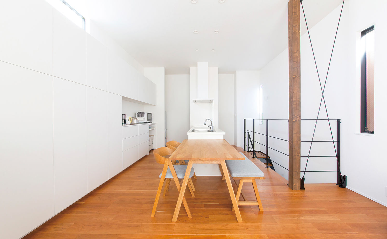 アールギャラリー(アールプランナー) 【1000万円台/狭小住宅/20坪台/2階建て/間取り図】3ｍ超の天井高に壁一面の収納。狭小間口でも絵になる家の建築実例画像2