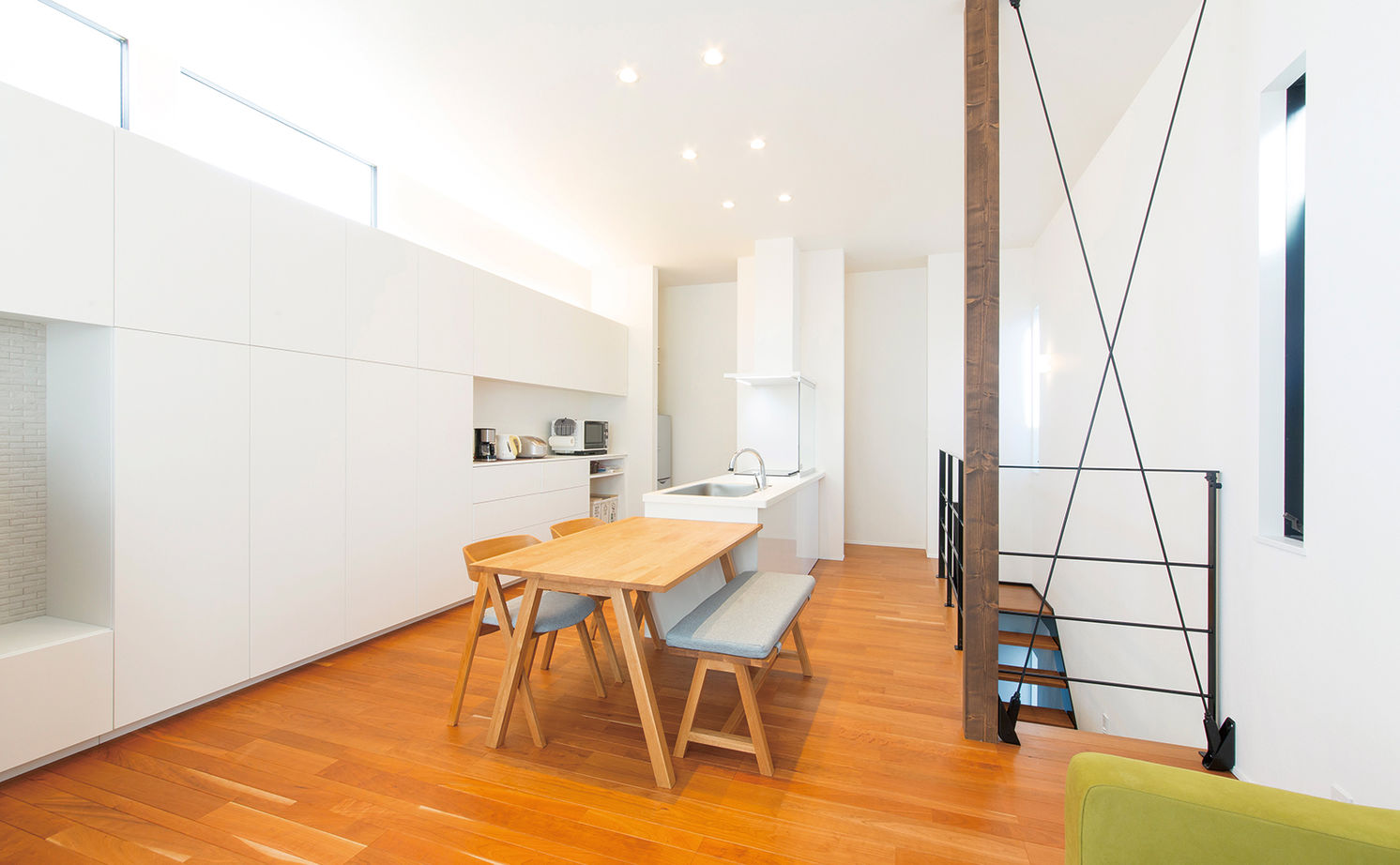 アールギャラリー(アールプランナー) 【1000万円台/狭小住宅/20坪台/2階建て/間取り図】3ｍ超の天井高に壁一面の収納。狭小間口でも絵になる家の建築実例画像3