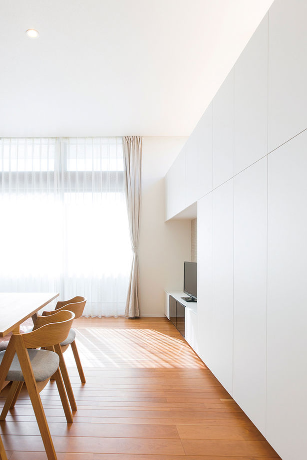 アールギャラリー(アールプランナー) 【1000万円台/狭小住宅/20坪台/2階建て/間取り図】3ｍ超の天井高に壁一面の収納。狭小間口でも絵になる家の建築実例画像4