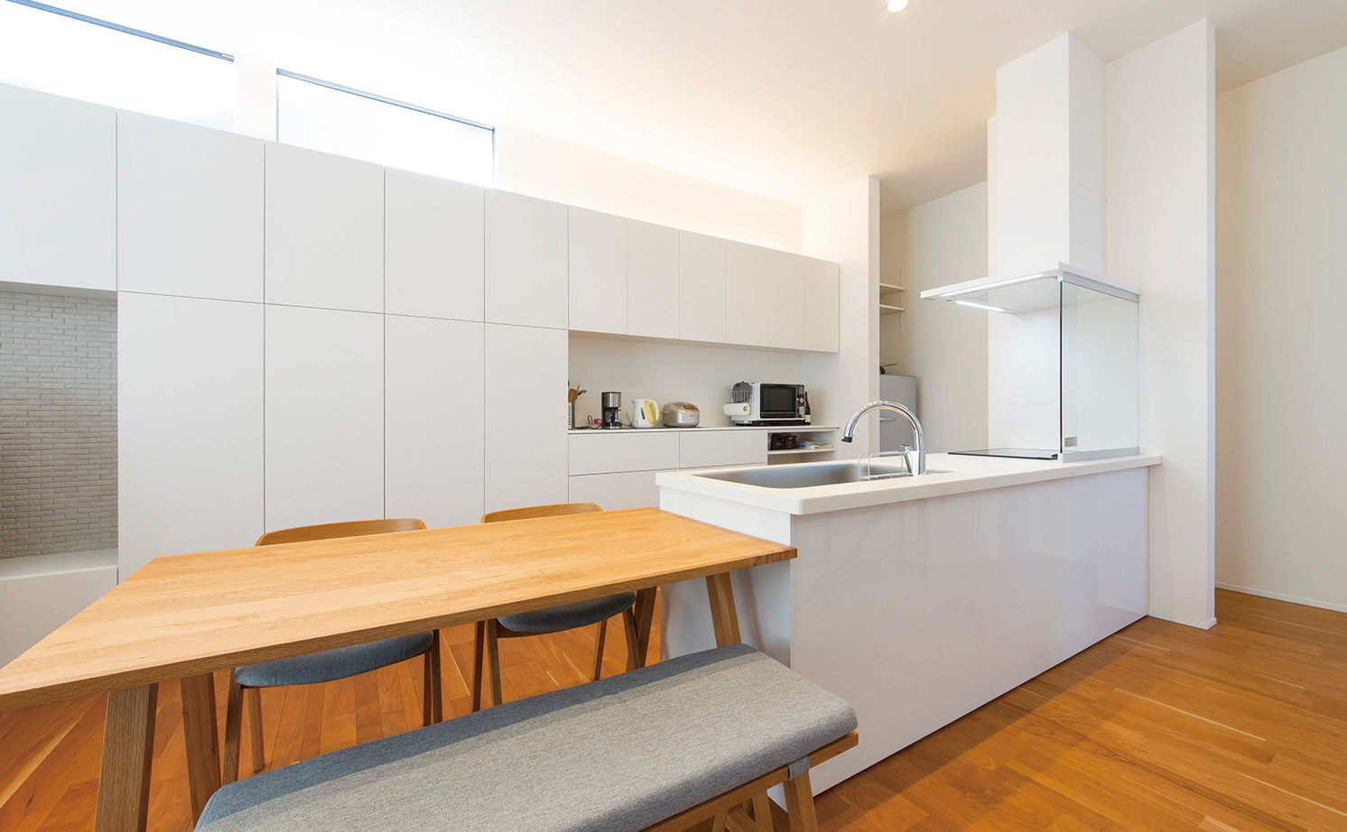 アールギャラリー(アールプランナー) 【1000万円台/狭小住宅/20坪台/2階建て/間取り図】3ｍ超の天井高に壁一面の収納。狭小間口でも絵になる家の建築実例画像5