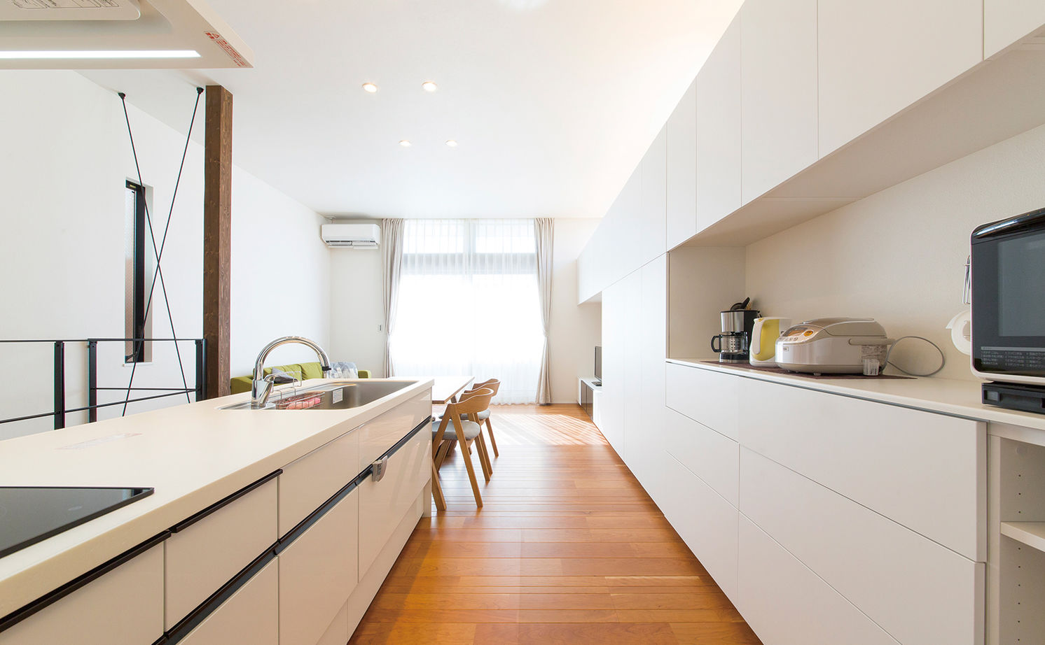 アールギャラリー(アールプランナー) 【1000万円台/狭小住宅/20坪台/2階建て/間取り図】3ｍ超の天井高に壁一面の収納。狭小間口でも絵になる家の建築実例画像6