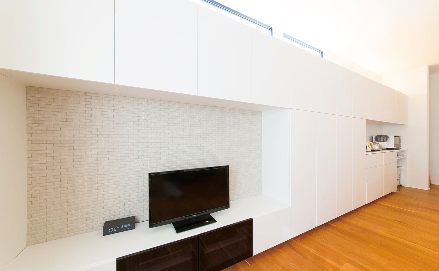 アールギャラリー(アールプランナー) 【1000万円台/狭小住宅/20坪台/2階建て/間取り図】3ｍ超の天井高に壁一面の収納。狭小間口でも絵になる家の建築実例画像8