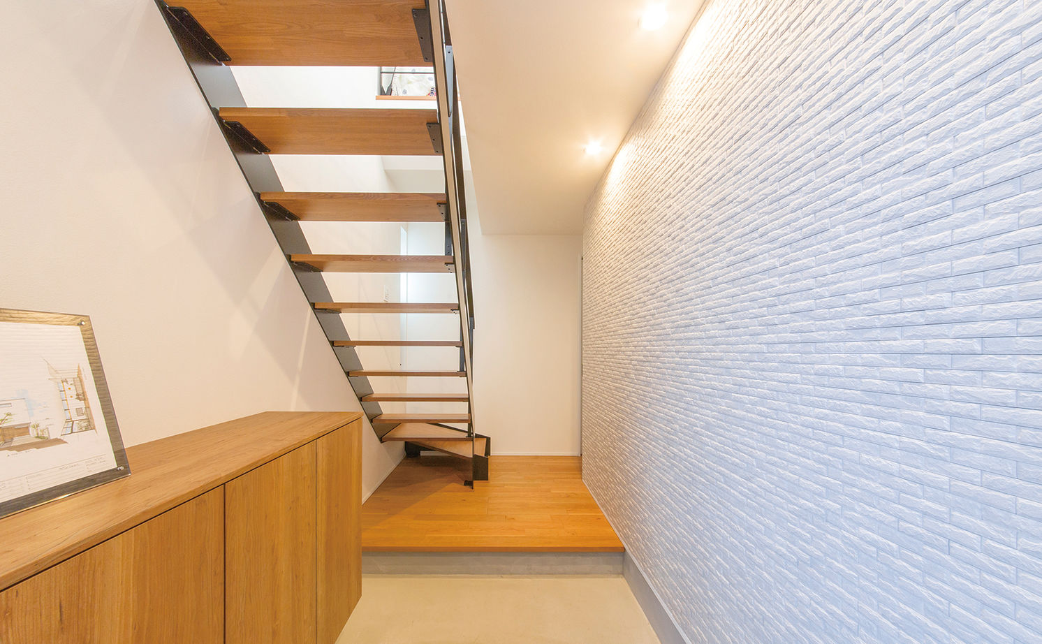 アールギャラリー(アールプランナー) 【1000万円台/狭小住宅/20坪台/2階建て/間取り図】3ｍ超の天井高に壁一面の収納。狭小間口でも絵になる家の建築実例画像10