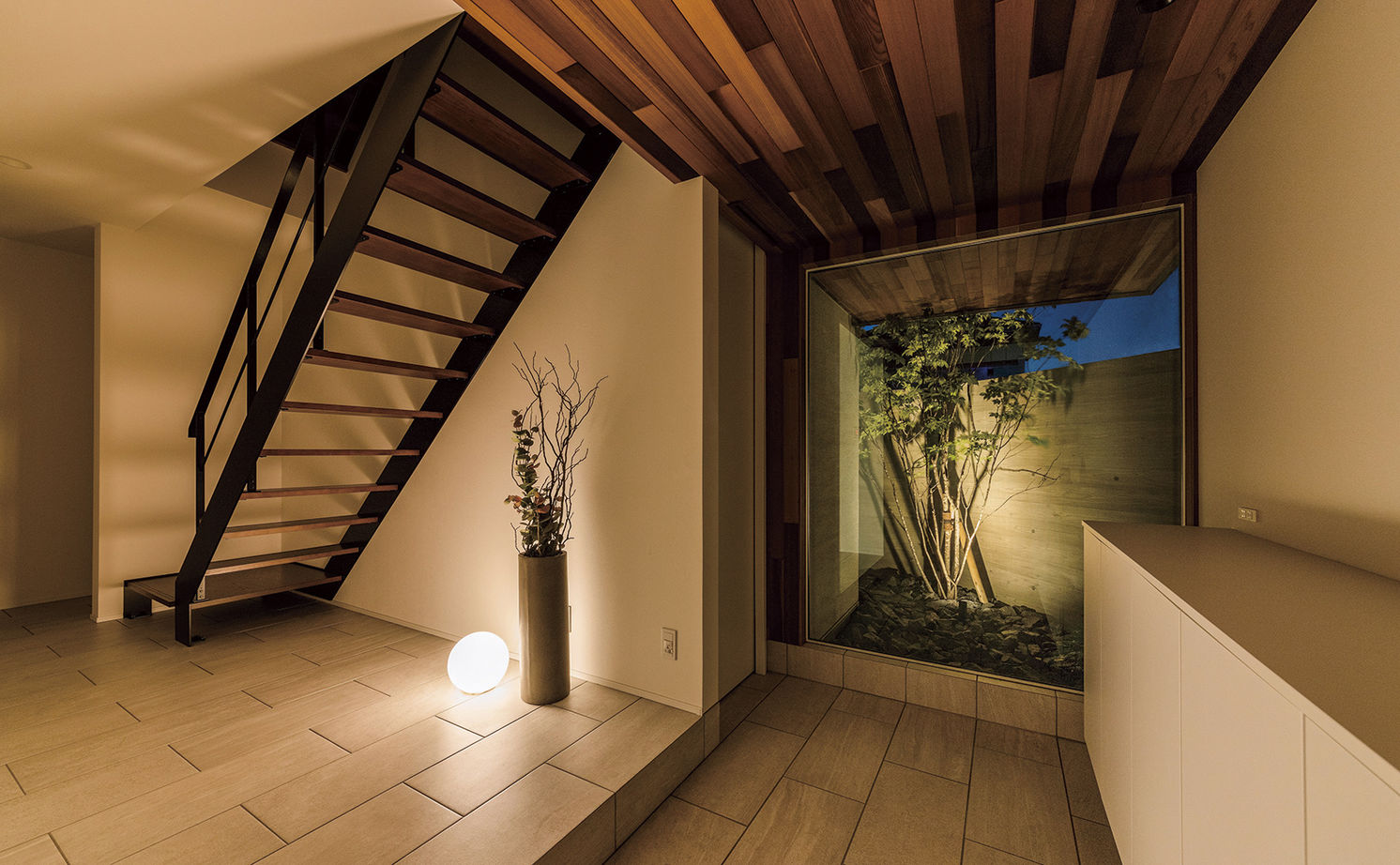 アールギャラリー(アールプランナー) 【4000万円/3階建て/40坪台/間取り図】生活感を出さない工夫満載。外観はクローズ、内観は解放感のギャップの建築実例画像12