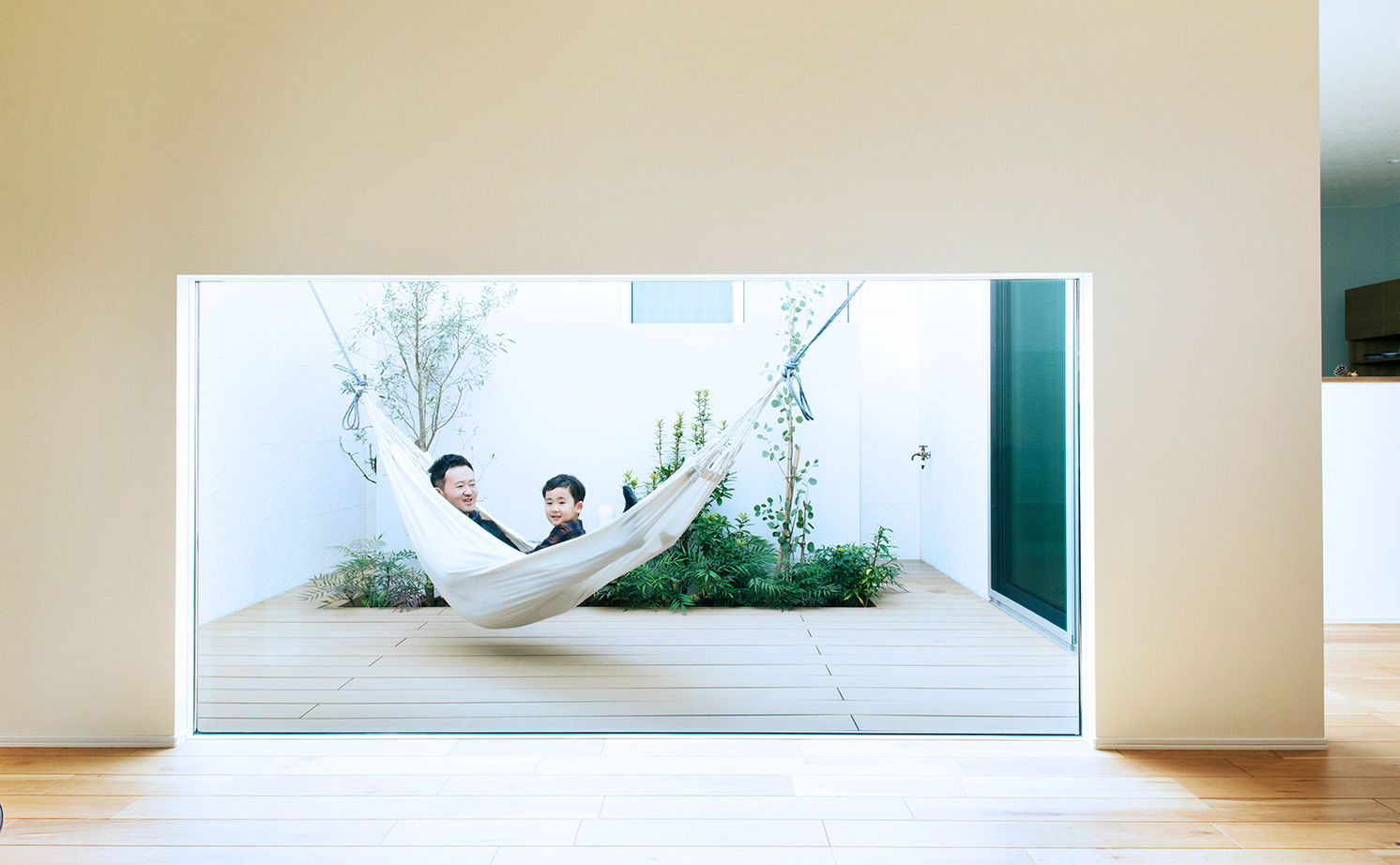 アールギャラリー(アールプランナー) 【2000万円台/30坪台/ウッドデッキ/間取り有】コートハウスの中庭で家族だけが楽しめる悠々自適生活の建築実例画像2