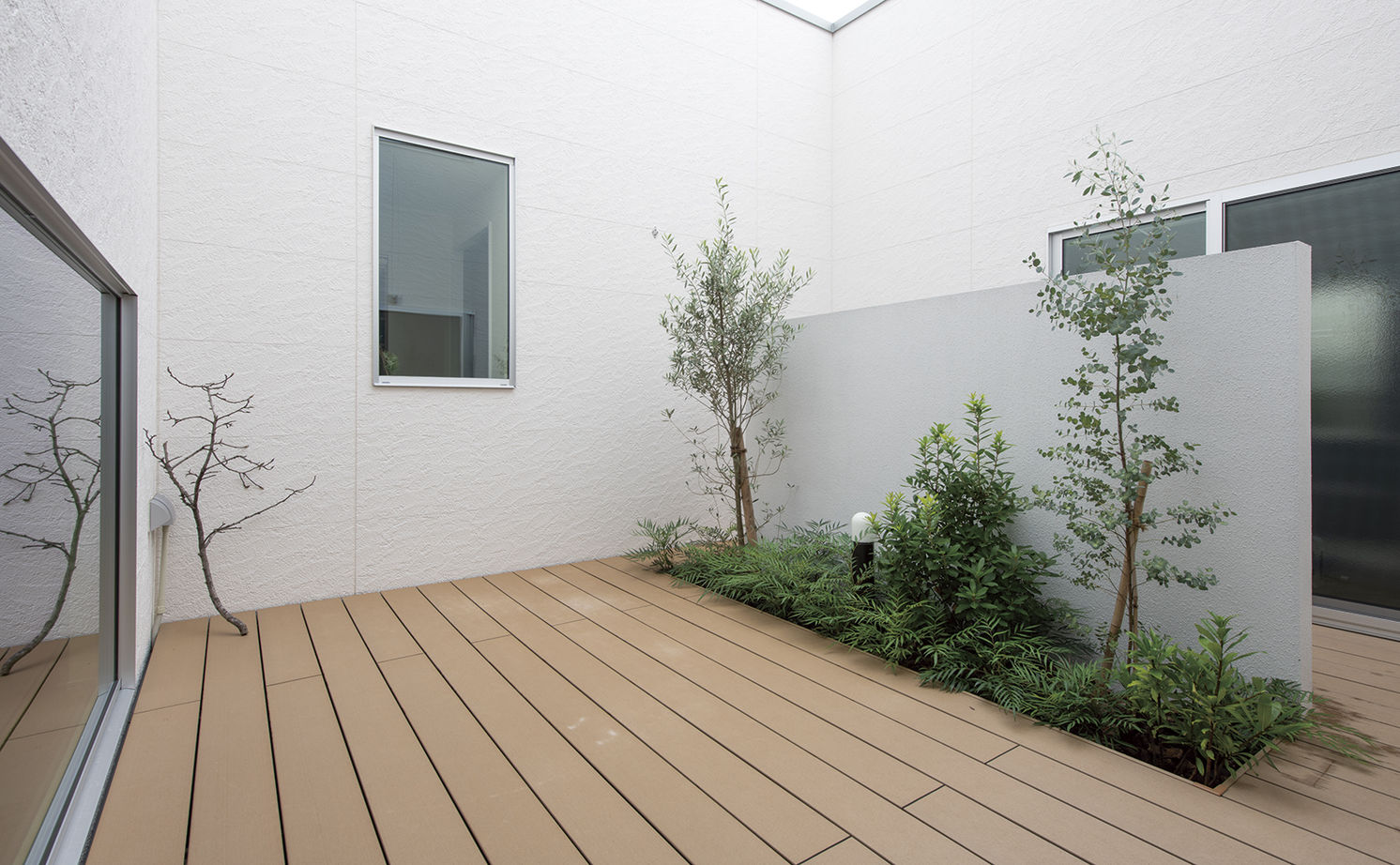 アールギャラリー(アールプランナー) 【2000万円台/30坪台/ウッドデッキ/間取り有】コートハウスの中庭で家族だけが楽しめる悠々自適生活の建築実例画像5