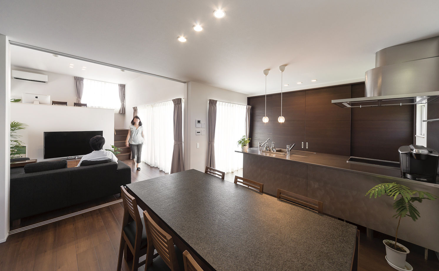 アールギャラリー(アールプランナー) 【2000万円台/30坪台】豊かな緑を借景にした暮らし。絵になる土間玄関とスキップフロアのある家の建築実例画像5