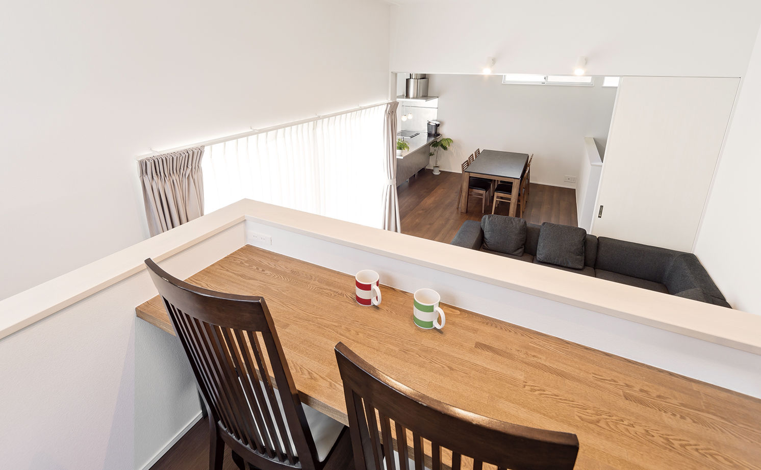 アールギャラリー(アールプランナー) 【2000万円台/30坪台】豊かな緑を借景にした暮らし。絵になる土間玄関とスキップフロアのある家の建築実例画像7