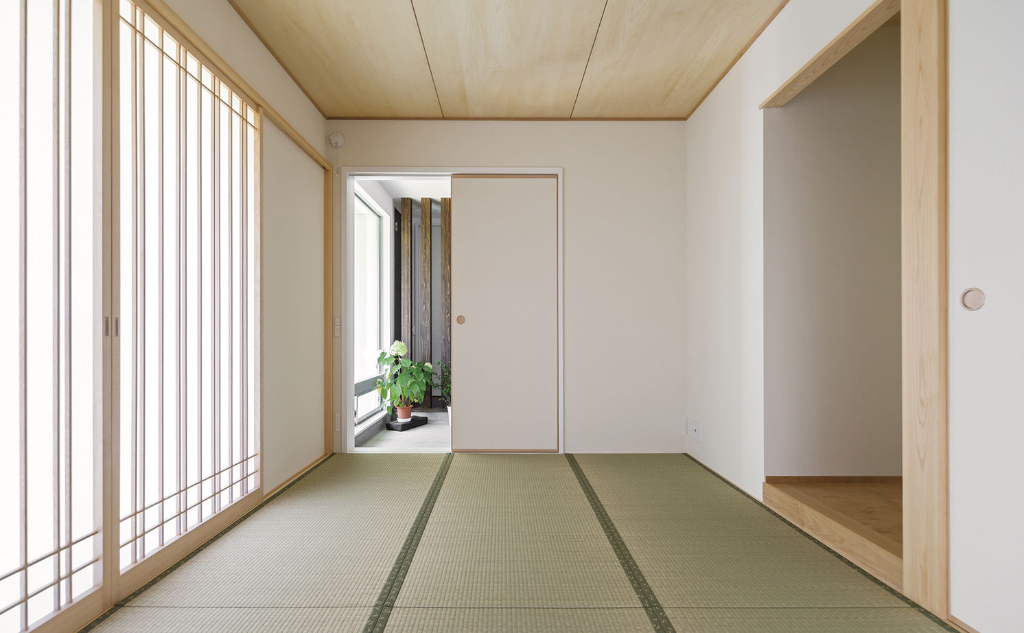 アールギャラリー(アールプランナー) 【2000万円台/30坪台】豊かな緑を借景にした暮らし。絵になる土間玄関とスキップフロアのある家の建築実例画像8