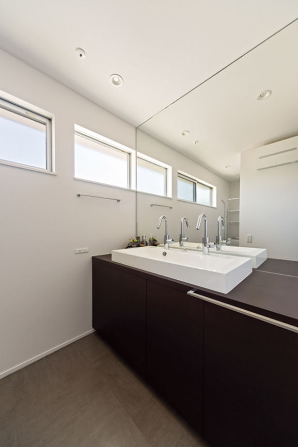 アールギャラリー(アールプランナー) 【2000万円台/30坪台】豊かな緑を借景にした暮らし。絵になる土間玄関とスキップフロアのある家の建築実例画像10