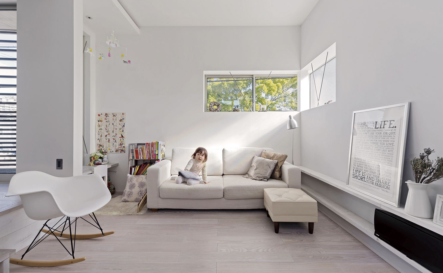 アールギャラリー(アールプランナー) 【3000万円台/50坪台】四季の移ろいを楽しむリゾート空間。新旧素材を融合した、3階建ガレージハウスの建築実例画像1