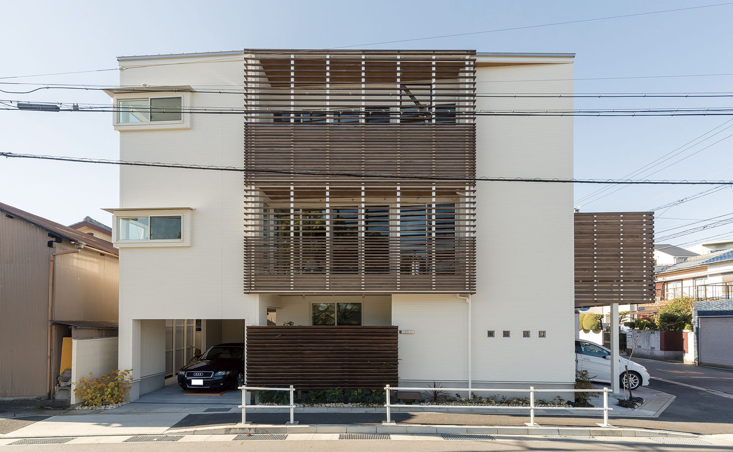 アールギャラリー(アールプランナー) 【3000万円台/50坪台】四季の移ろいを楽しむリゾート空間。新旧素材を融合した、3階建ガレージハウスの建築実例画像2