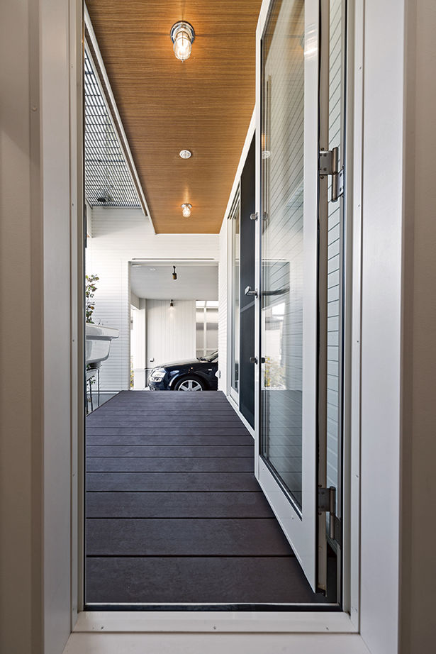 アールギャラリー(アールプランナー) 【3000万円台/50坪台】四季の移ろいを楽しむリゾート空間。新旧素材を融合した、3階建ガレージハウスの建築実例画像12