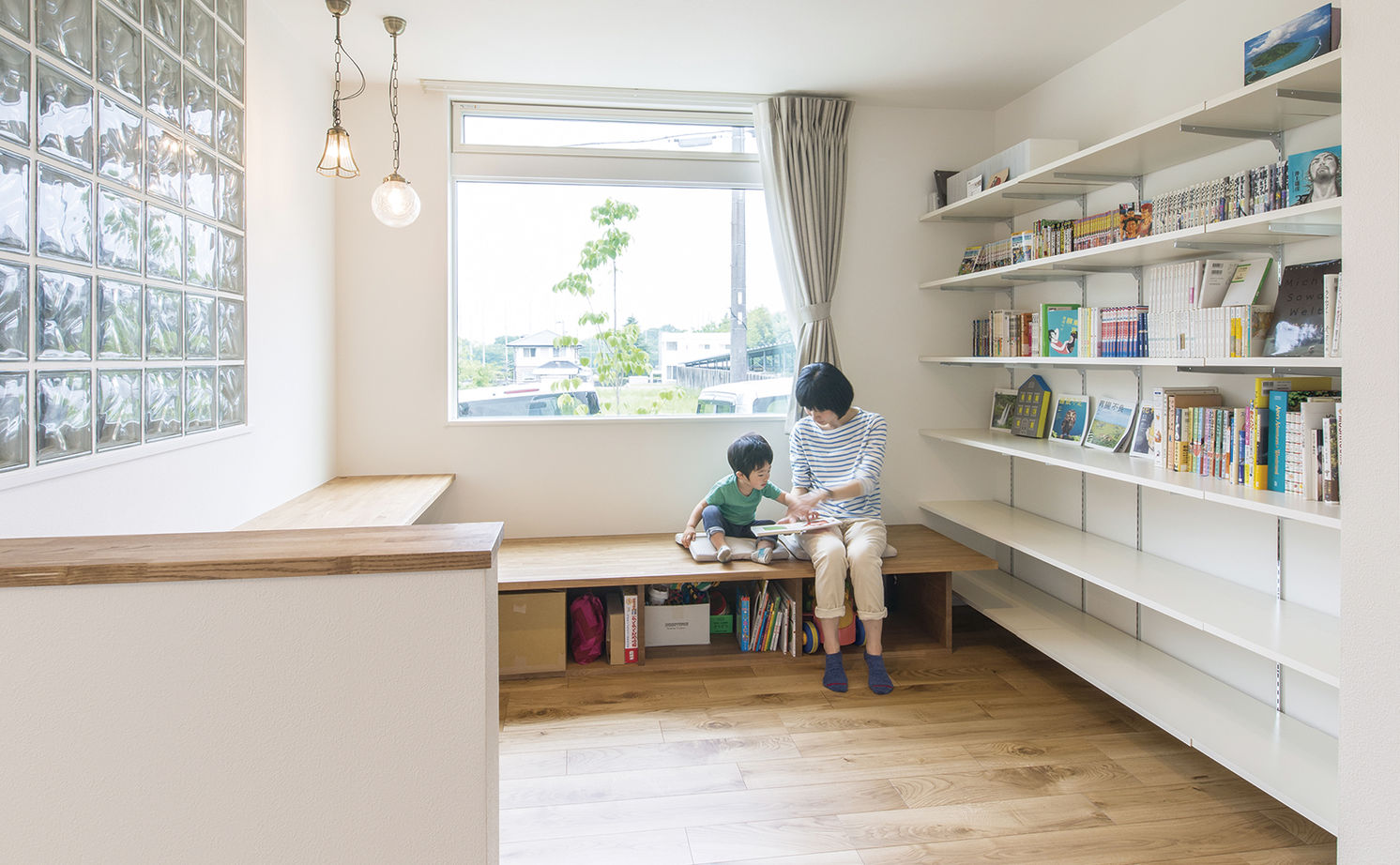 アールギャラリー(アールプランナー) 【2000万円台/30坪台/間取り図】家族が自然に集う陽だまりの図書ルームがある、ナチュラルモダンな家の建築実例画像1