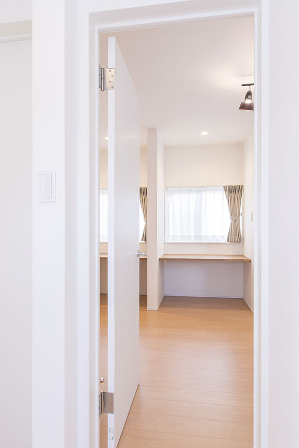 アールギャラリー(アールプランナー) 【2000万円台/30坪台/間取り図】家族が自然に集う陽だまりの図書ルームがある、ナチュラルモダンな家の建築実例画像15