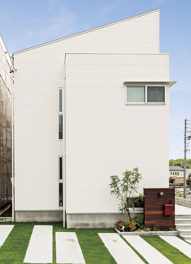 アールギャラリー(アールプランナー) 【2000万円台/30坪台/間取図有】土間が趣味空間に。ストックルームで子どもが遊ぶ、吹抜けのある家の建築実例画像2