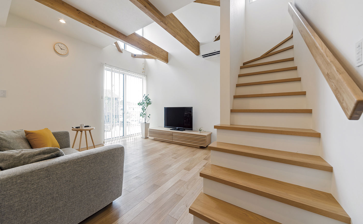 アールギャラリー(アールプランナー) 【2000万円台/30坪台/間取図有】土間が趣味空間に。ストックルームで子どもが遊ぶ、吹抜けのある家の建築実例画像4