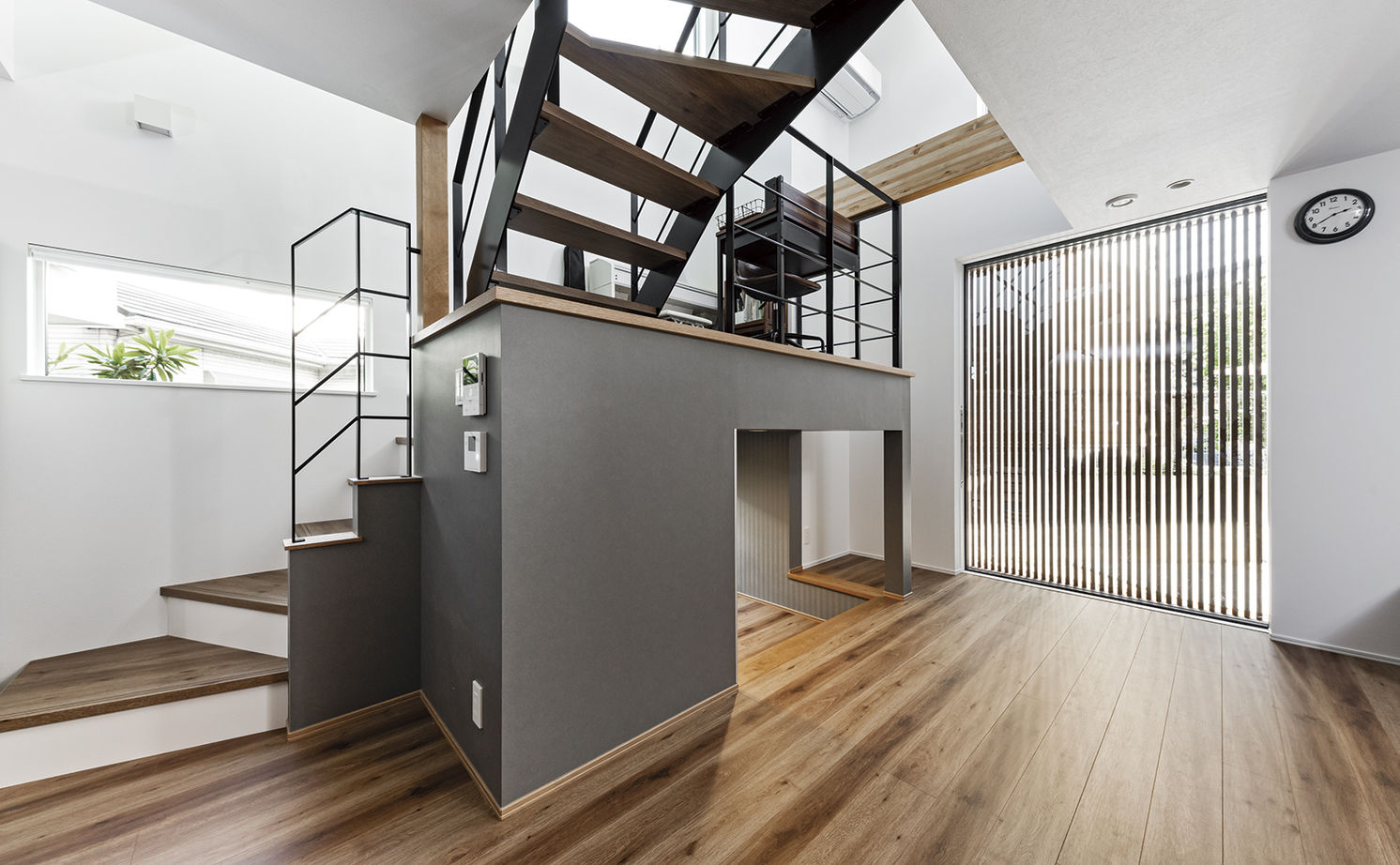 アールギャラリー(アールプランナー) 【2000万円台/30坪台/間取り有】変形地をメリットに、スキップフロア×ピットリビングが広さの秘訣の建築実例画像4