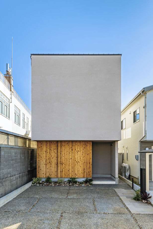 アールギャラリー(アールプランナー) 【2000万円台/30坪台/間取り有】吹付壁外観、造作家具、アンティーク照明。素材使いがおしゃれな家の建築実例画像1