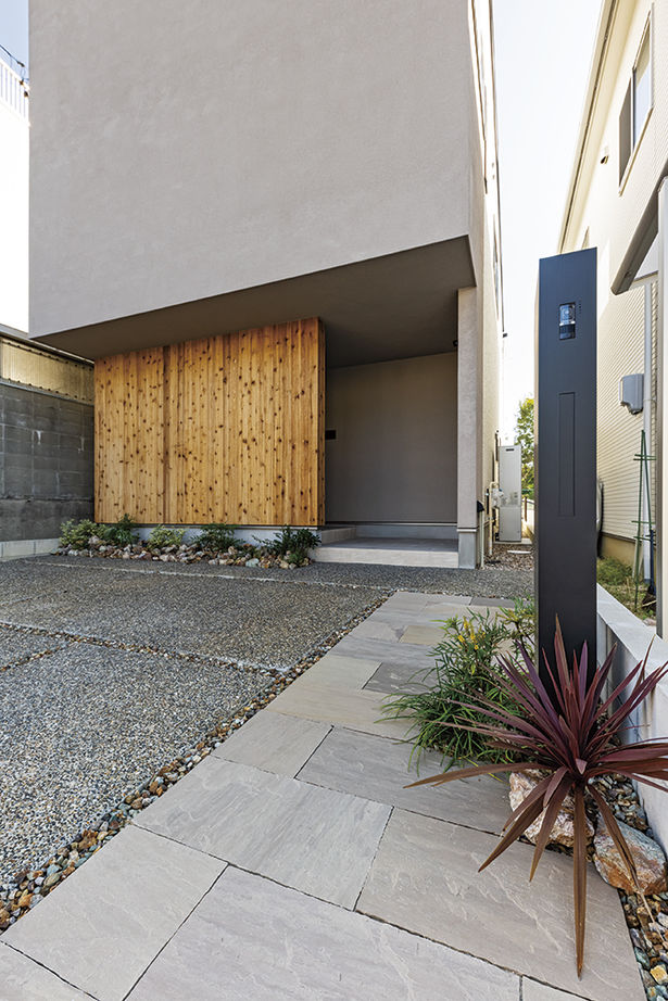 アールギャラリー(アールプランナー) 【2000万円台/30坪台/間取り有】吹付壁外観、造作家具、アンティーク照明。素材使いがおしゃれな家の建築実例画像3