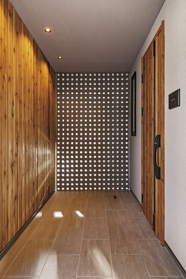 アールギャラリー(アールプランナー) 【2000万円台/30坪台/間取り有】吹付壁外観、造作家具、アンティーク照明。素材使いがおしゃれな家の建築実例画像5