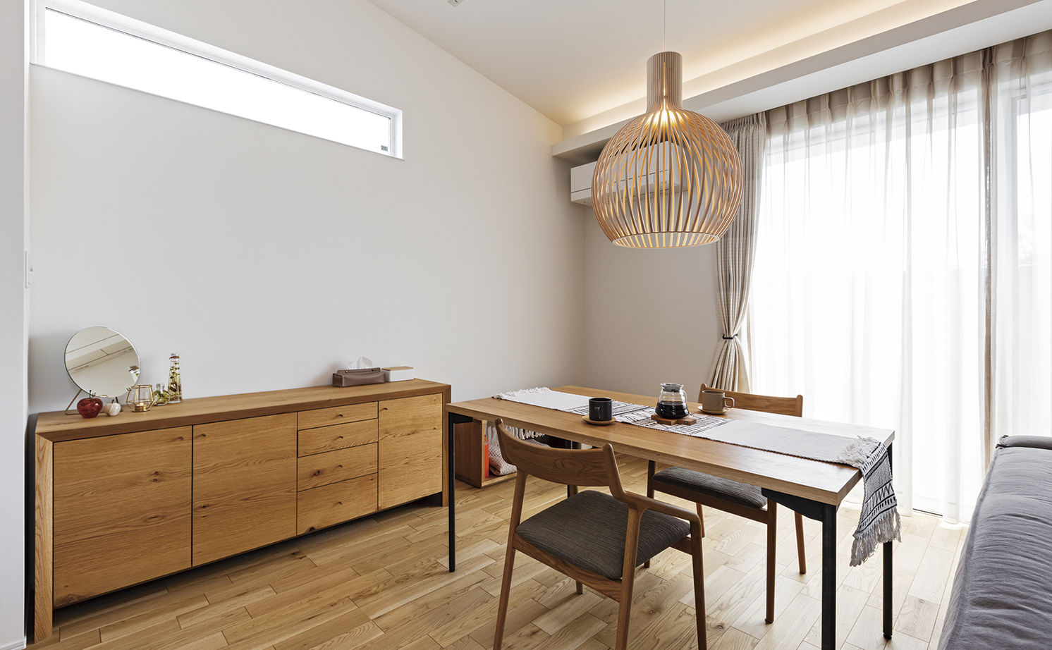 アールギャラリー(アールプランナー) 【2000万円台/30坪台/間取り有】吹付壁外観、造作家具、アンティーク照明。素材使いがおしゃれな家の建築実例画像9