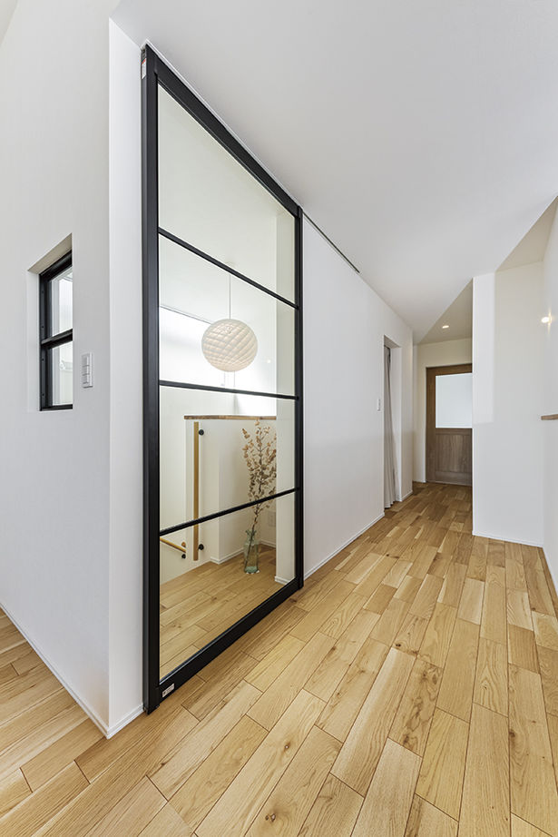 アールギャラリー(アールプランナー) 【2000万円台/30坪台/間取り有】吹付壁外観、造作家具、アンティーク照明。素材使いがおしゃれな家の建築実例画像10