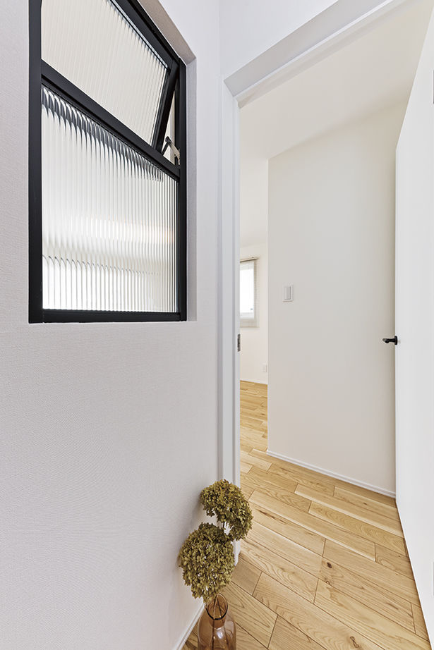 アールギャラリー(アールプランナー) 【2000万円台/30坪台/間取り有】吹付壁外観、造作家具、アンティーク照明。素材使いがおしゃれな家の建築実例画像15