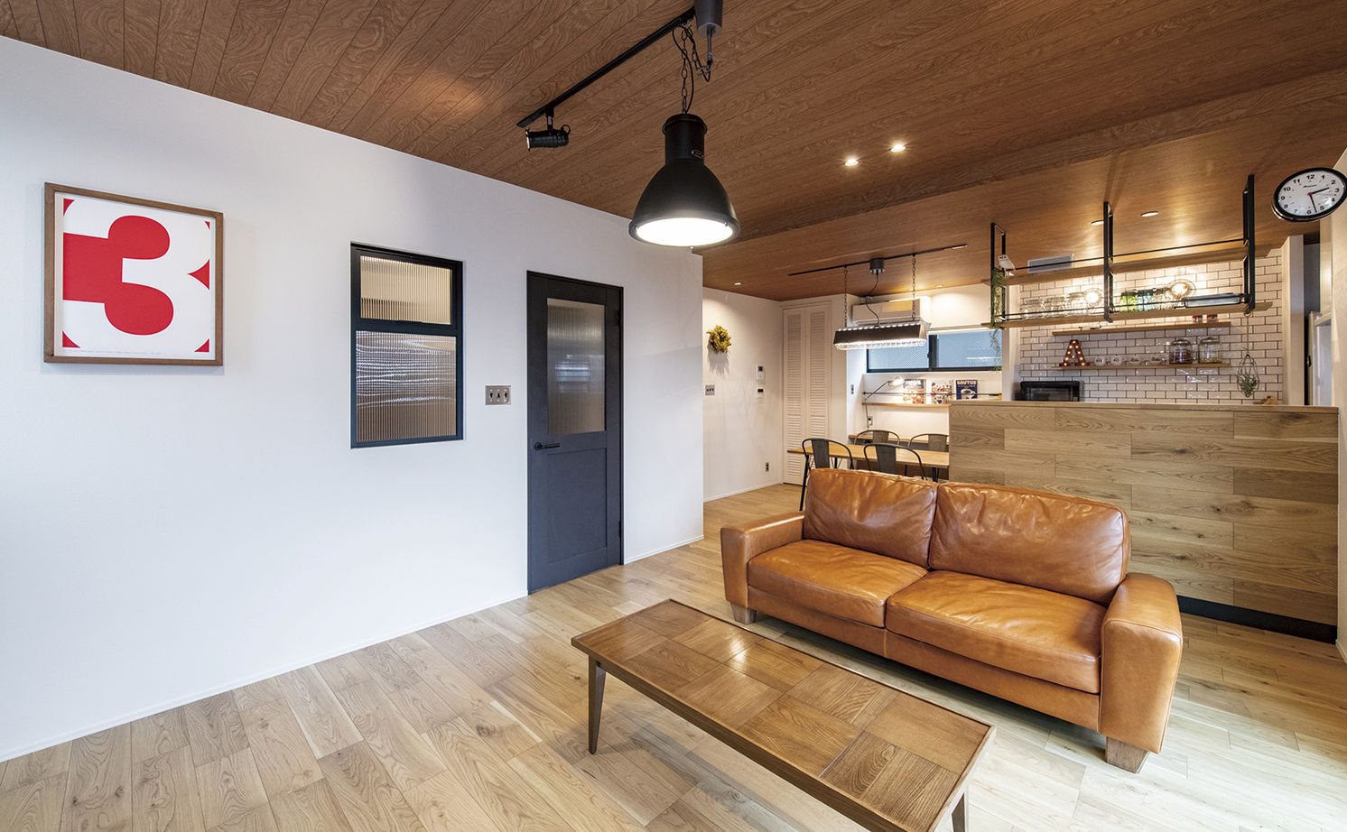 アールギャラリー(アールプランナー) 【2000万円台/30坪/3LDK/間取り図】造作家具やアンティーク照明に囲まれ愛着が増すインダストリアルな家の建築実例画像2