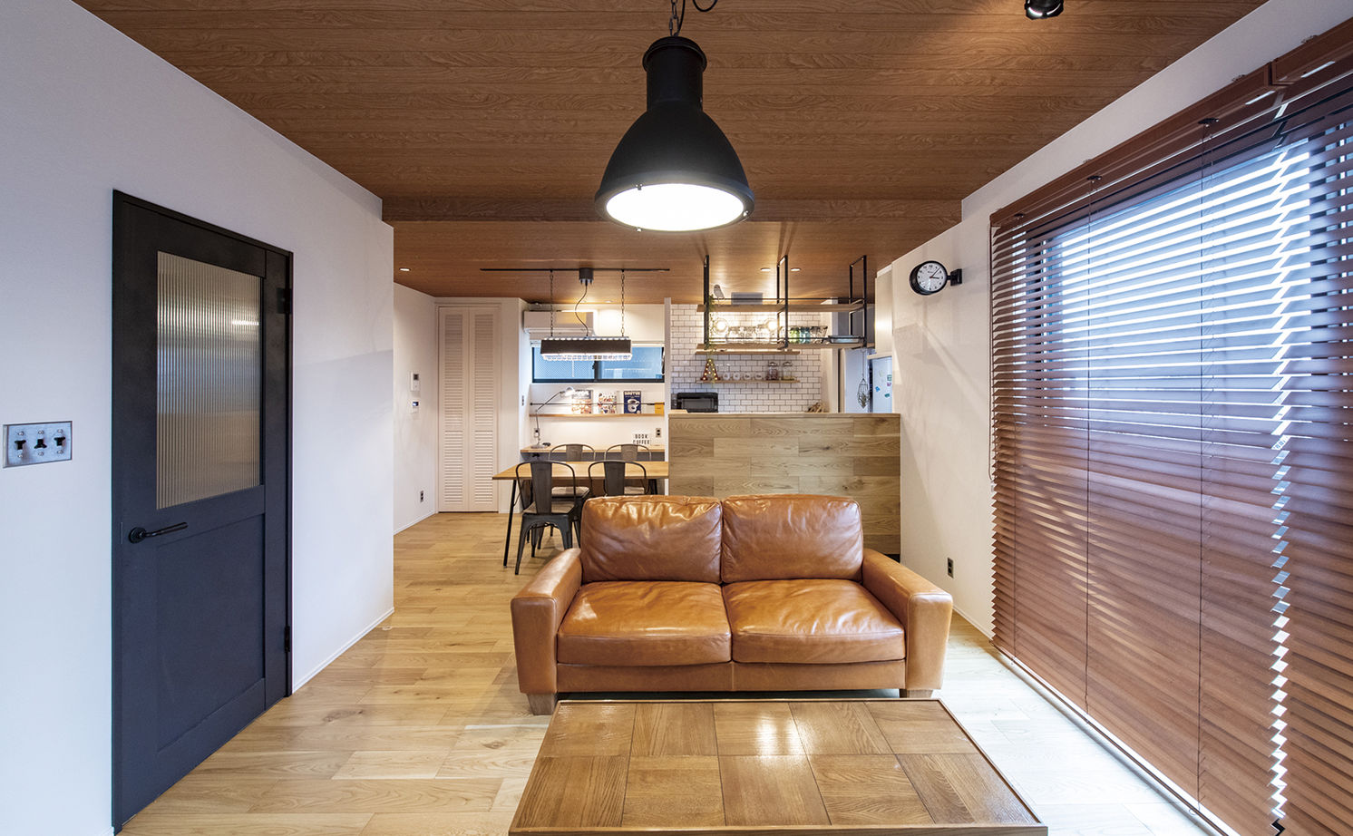 アールギャラリー(アールプランナー) 【2000万円台/30坪/3LDK/間取り図】造作家具やアンティーク照明に囲まれ愛着が増すインダストリアルな家の建築実例画像4