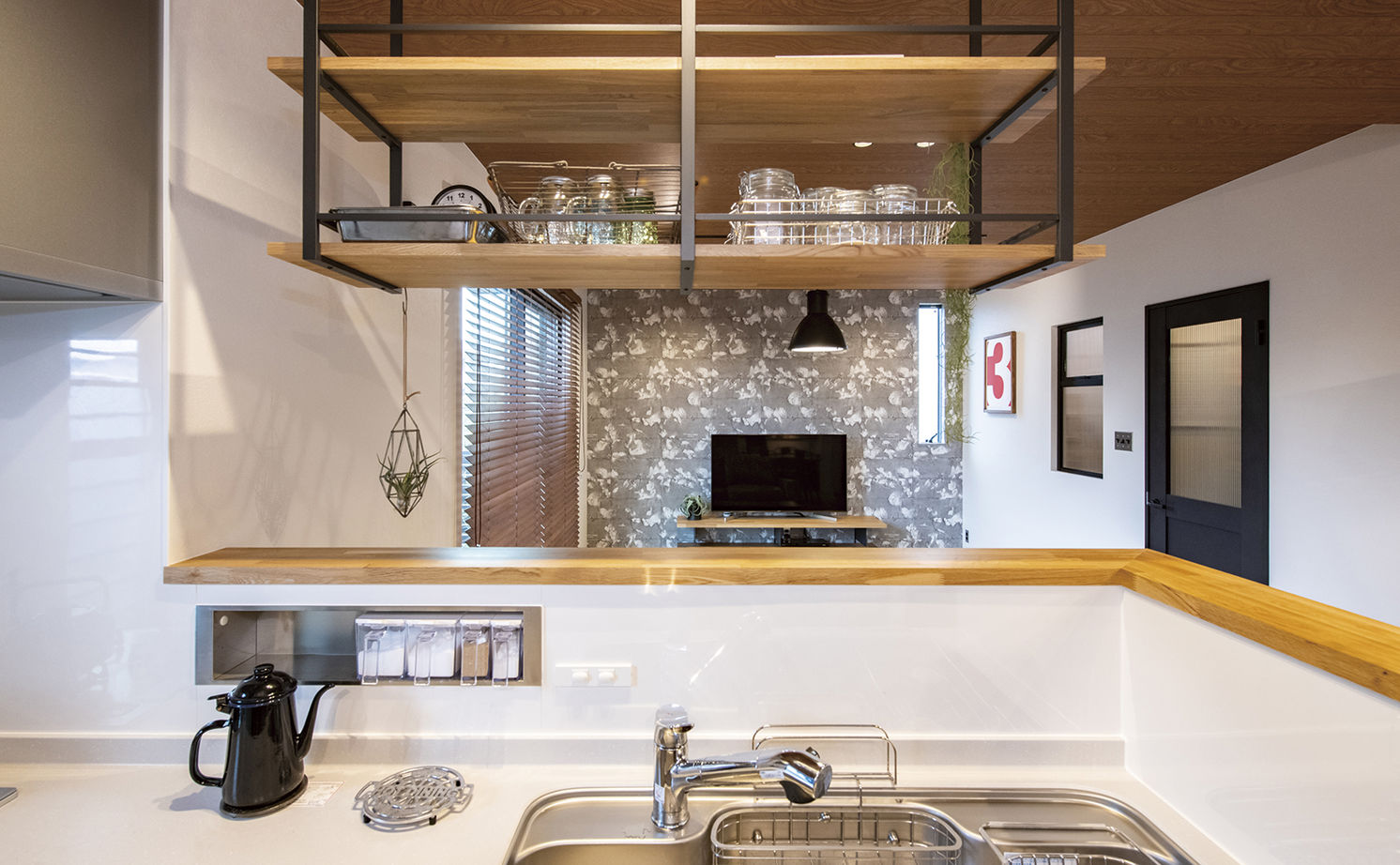 アールギャラリー(アールプランナー) 【2000万円台/30坪/3LDK/間取り図】造作家具やアンティーク照明に囲まれ愛着が増すインダストリアルな家の建築実例画像12